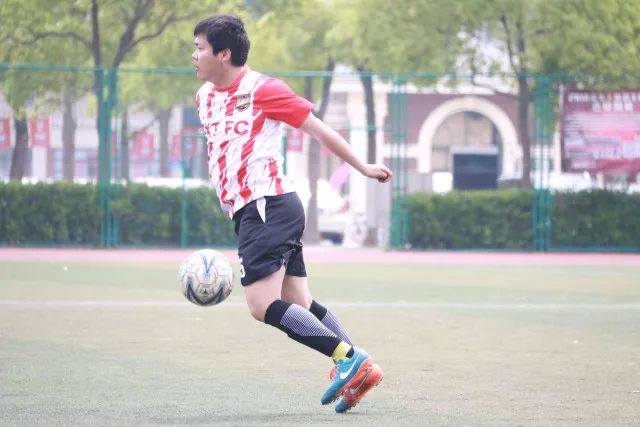 19岁乌克兰门将因战争逃难后在皇马崭露头角